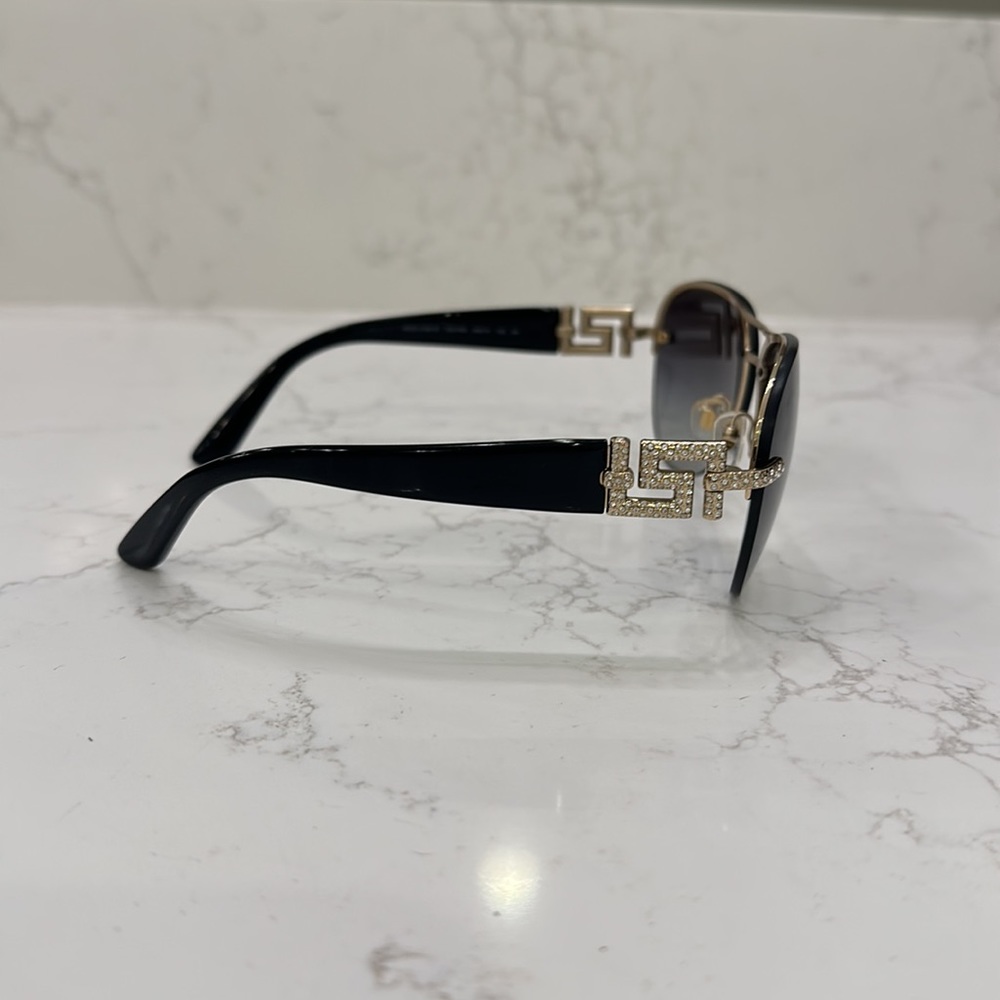 Versace - Picture 4 of 4